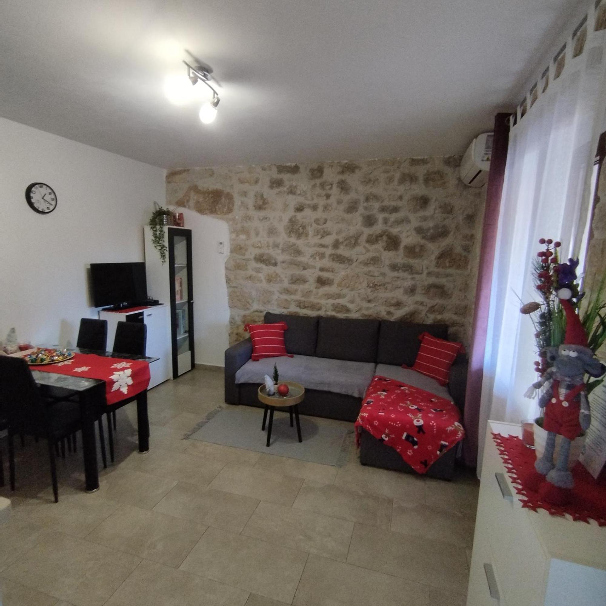 Memic 100 M Do Plaze, Memic Only 100m From Apartman