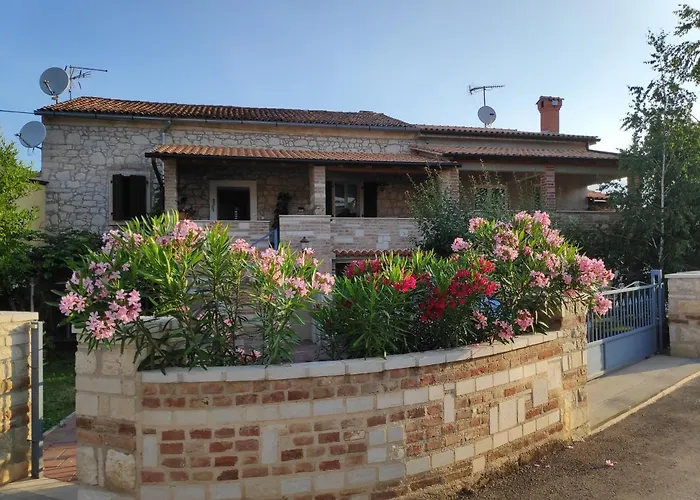 Apartmani Memic 100 M Do Plaze, Apartments Memic Only 100M From Beach