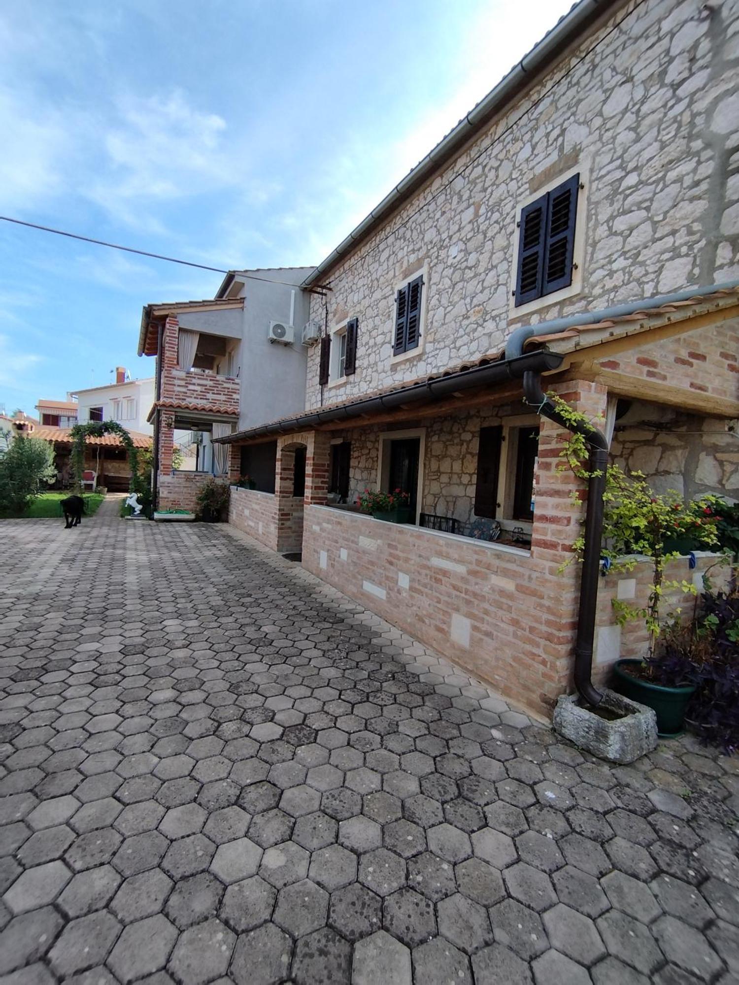 Memic 100 M Do Plaze, Memic Only 100m From Apartment